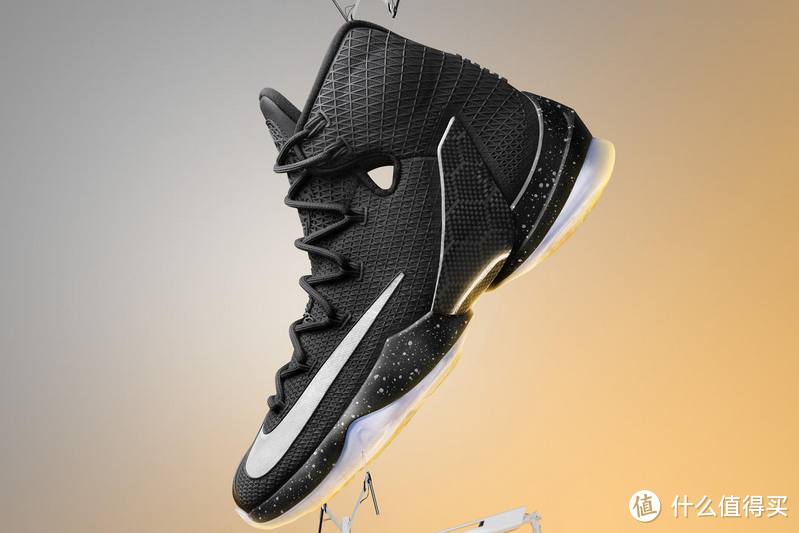 碳纤维支撑：NIKE 耐克 正式发布 LeBron 13 Elite 篮球鞋