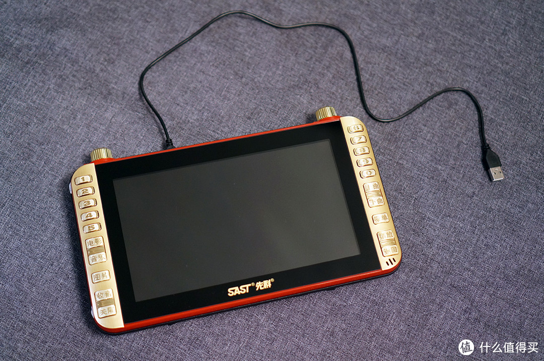 老人的电子产品能否更好：SAST 先科 S98 老人看戏机开箱