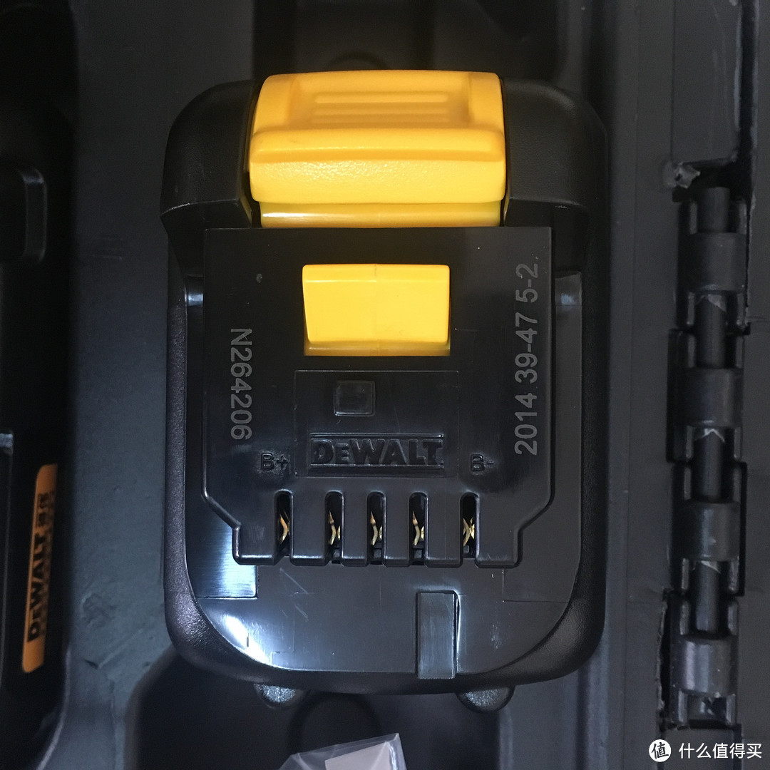 DEWALT 得伟 DCF805CK2 充电式冲击起子 入手体验