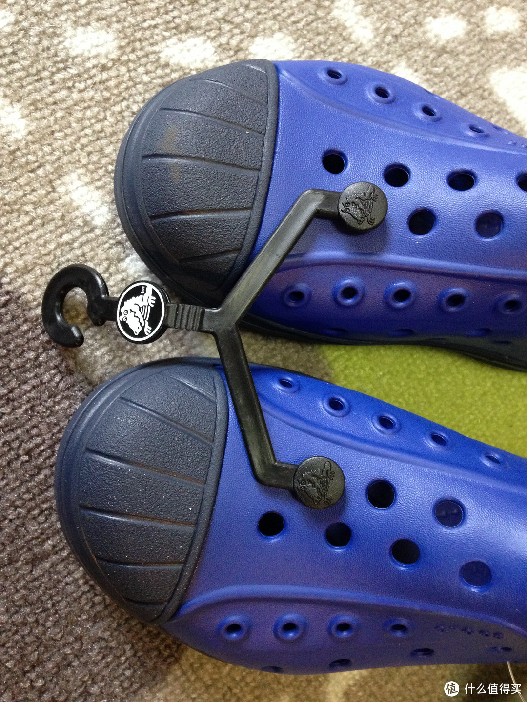 crocs bump it 贝壳头洞洞鞋