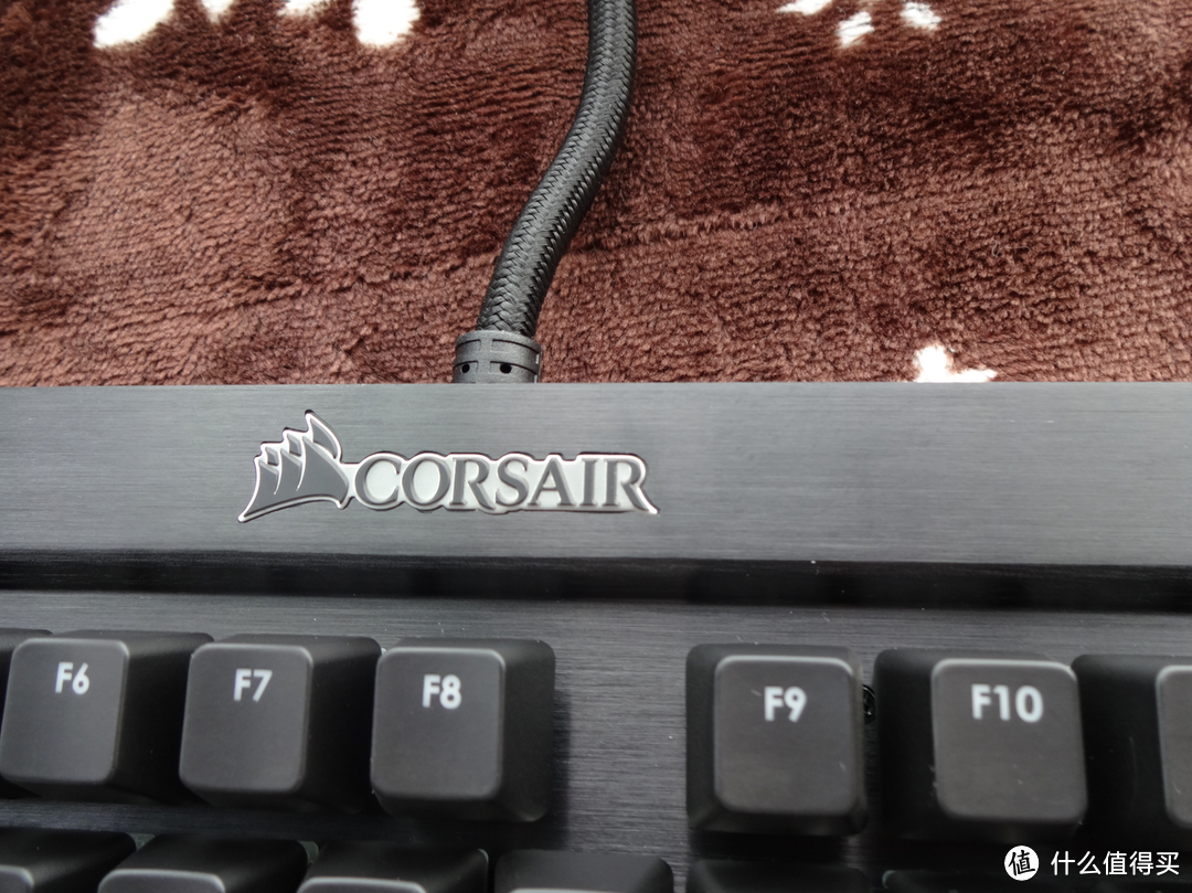 不一样的炫酷体验：CORSAIR 海盗船 K95RGB 茶轴 机械键盘