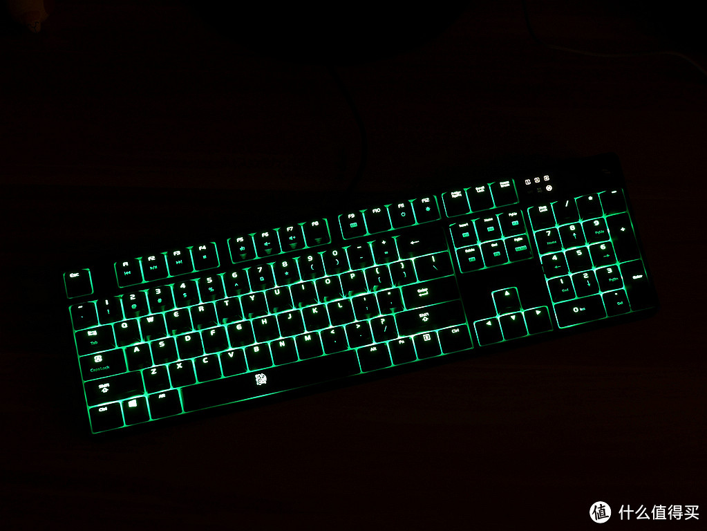 感受百变光污染的乐趣，人生首把RGB机械键盘TT波塞冬Z炫光之旅