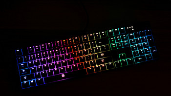 感受百变光污染的乐趣，人生首把RGB机械键盘TT波塞冬Z炫光之旅