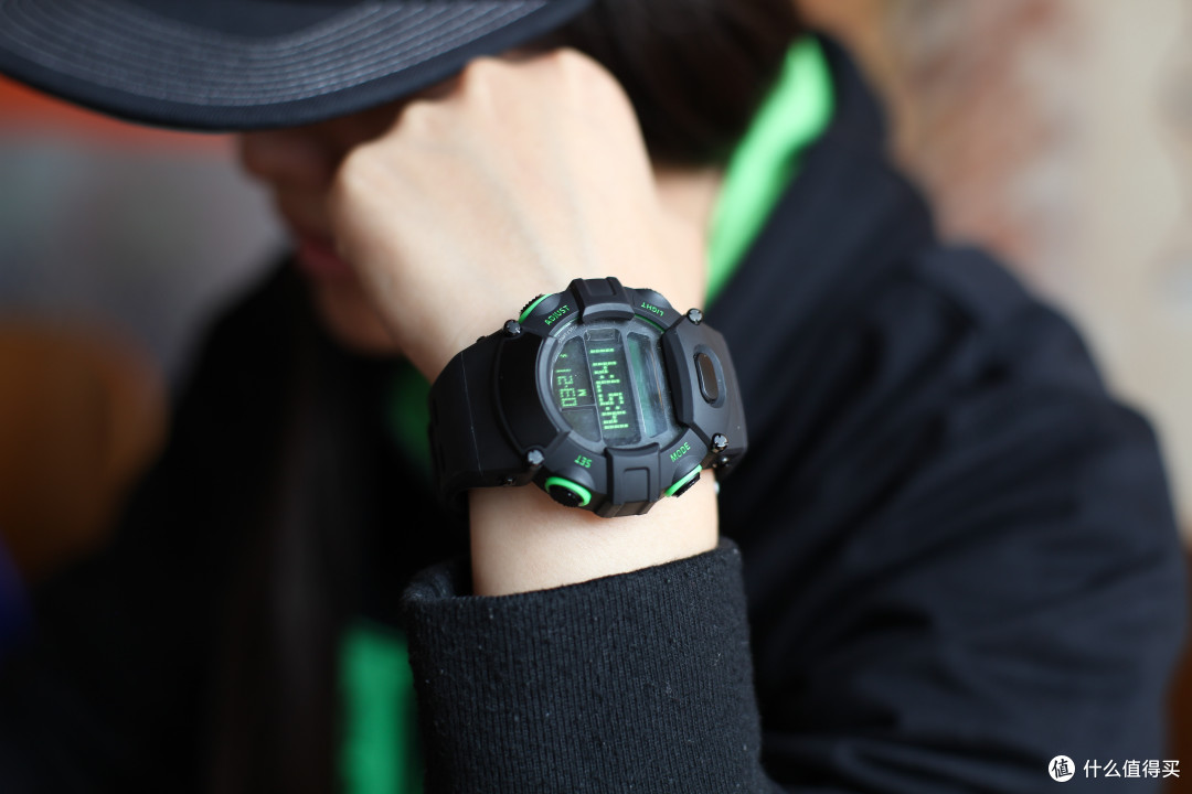 简单的结合更实用的智能手表雷蛇nabuwatch评测