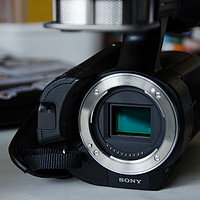 索尼 NEX-VG20E相机外观展示(机头|麦克风|握把|接口)