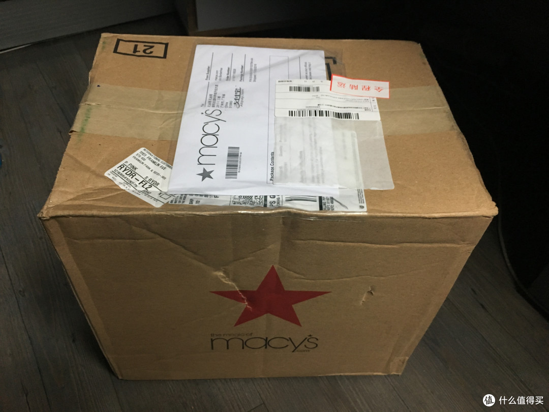 收到的是一个印有红星图案的盒子。 收到的是一个印有红星图案的盒子。