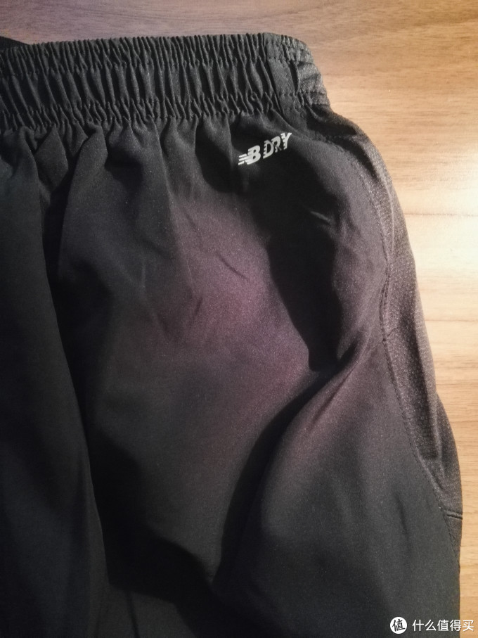 跑步处女男的精神洁癖:简晒 new balance 跑步短裤