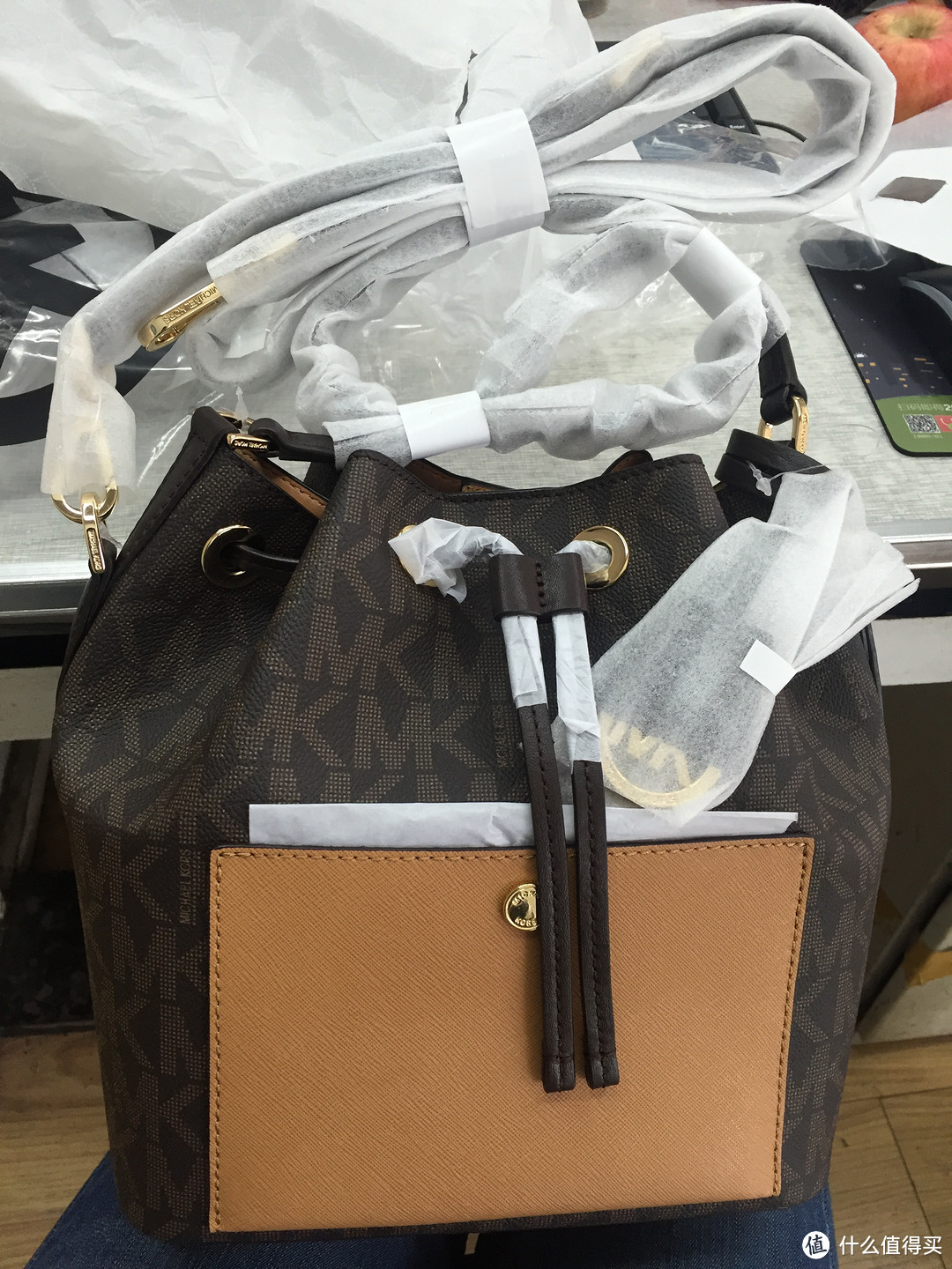 Michael Kors Greenwich 中号水桶开箱