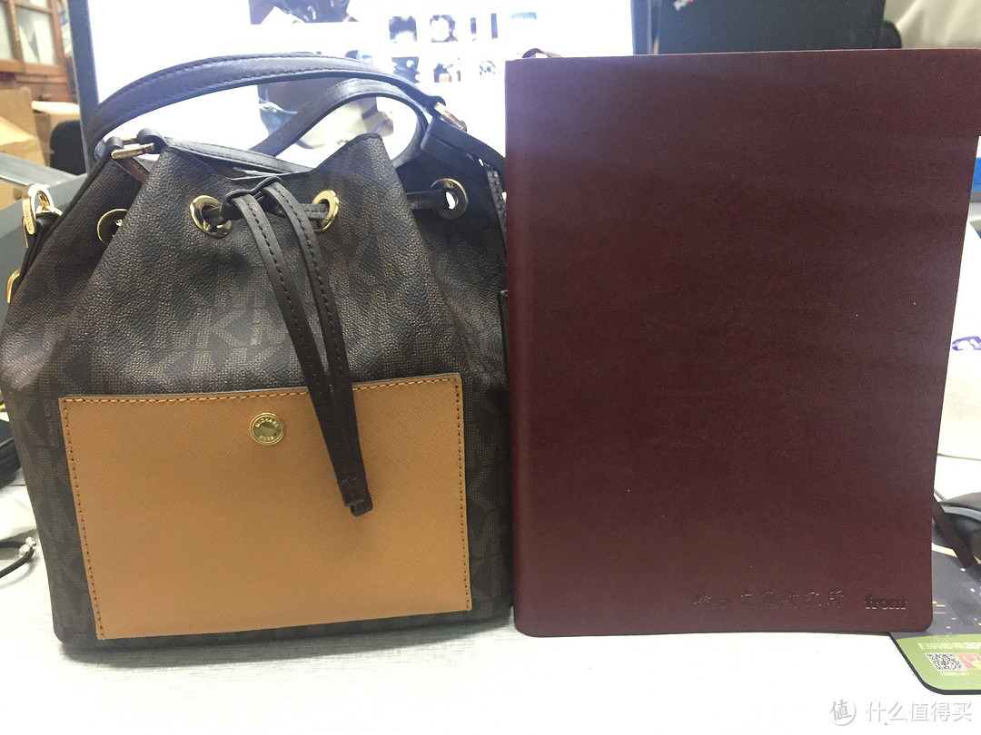 Michael Kors Greenwich 中号水桶开箱