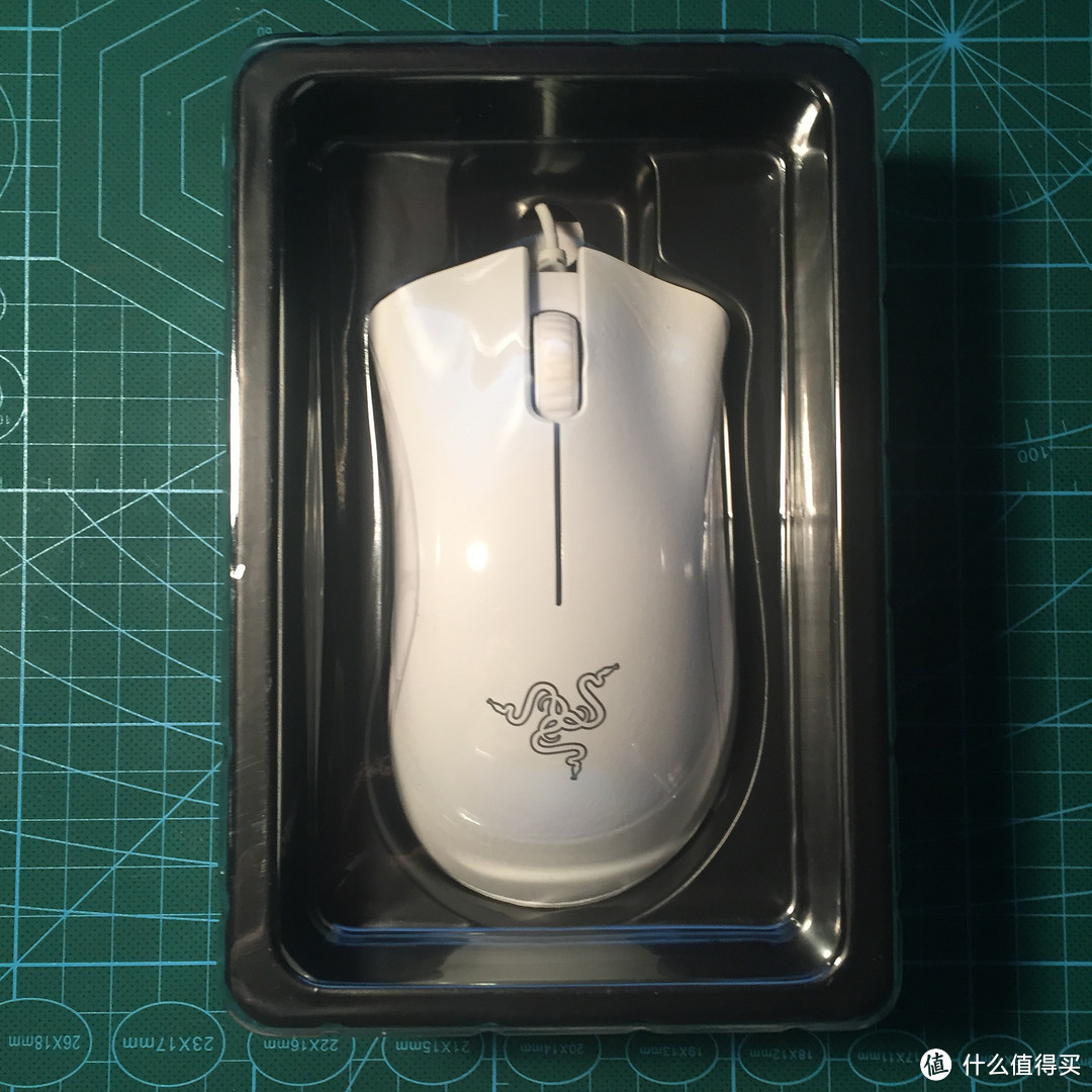 Razer 雷蛇 DeathAdder Chroma 炼狱蝰蛇 白色版 开箱