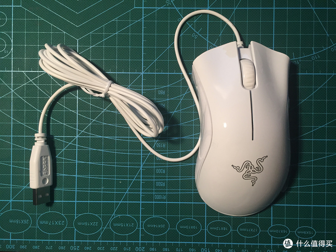 Razer 雷蛇 DeathAdder Chroma 炼狱蝰蛇 白色版 开箱