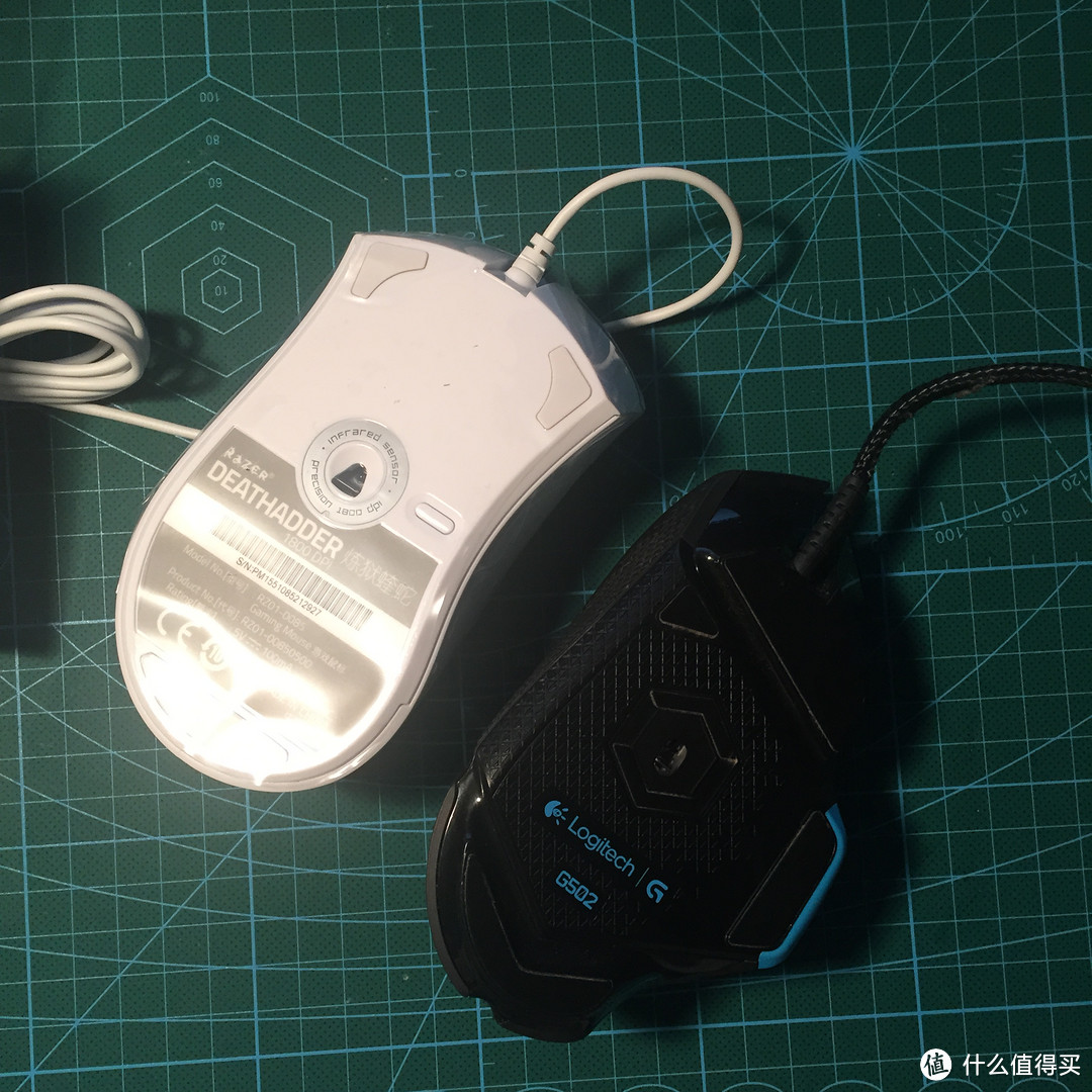 Razer 雷蛇 DeathAdder Chroma 炼狱蝰蛇 白色版 开箱