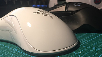 Razer 雷蛇 DeathAdder Chroma 炼狱蝰蛇 白色版 开箱