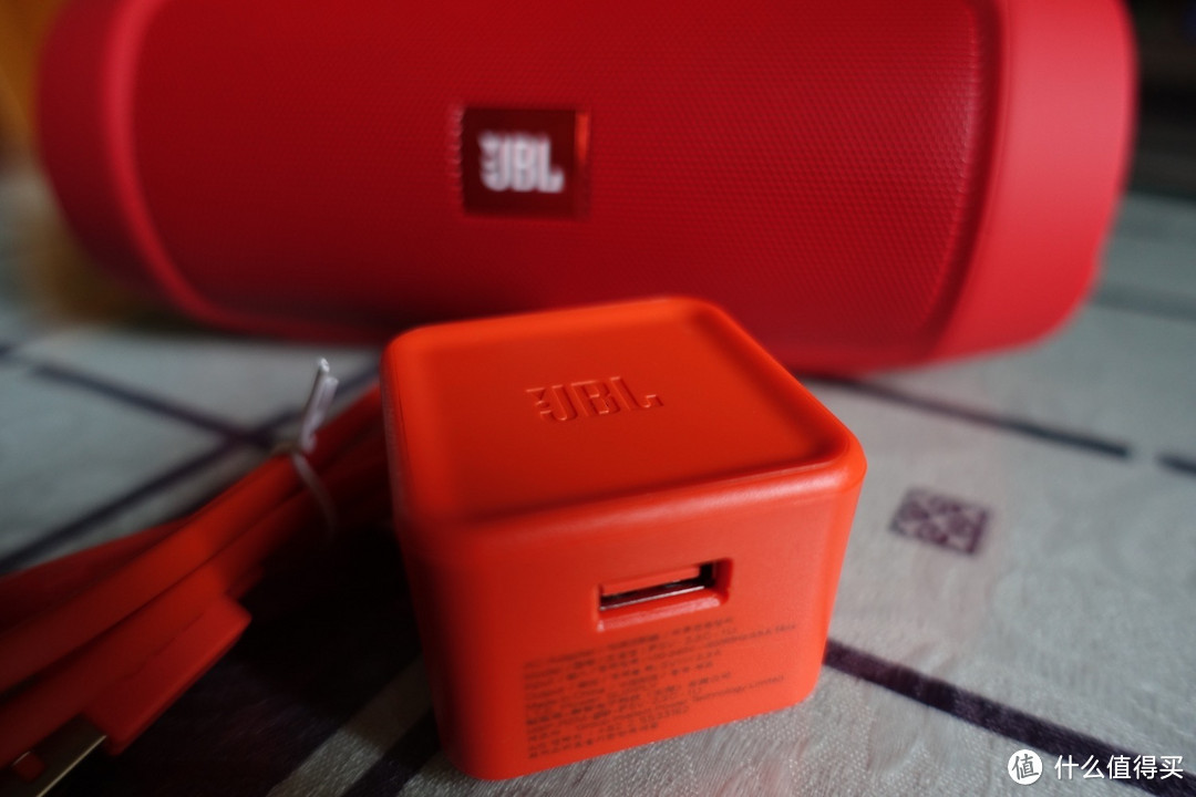 JBL Charge2+ 无线蓝牙小音箱开箱&试玩