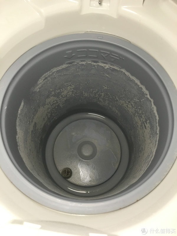 清除自来水产生的水垢之后,接小米净水器精华后的纯水烧开,十几天后