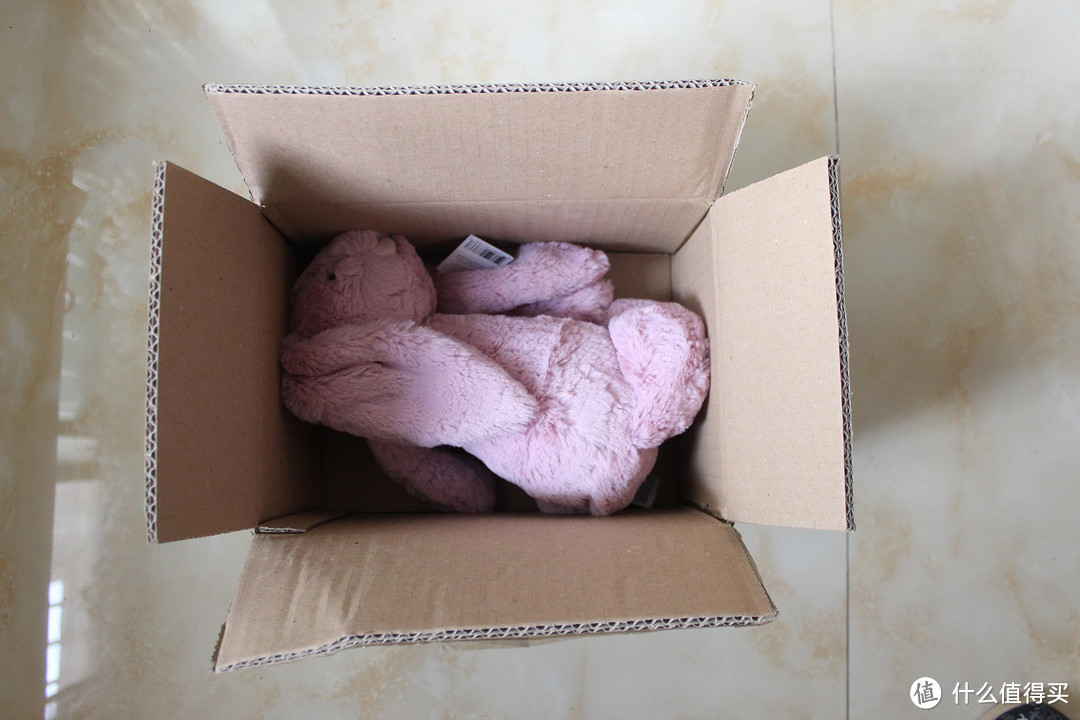 给娃娃买的第一个玩偶：海豚村英国直邮 JELLYCAT 害羞兔开箱