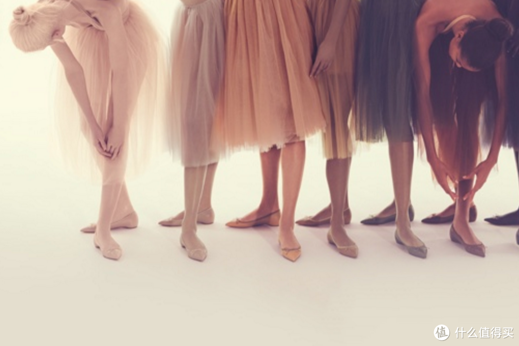 与肤色融为一体：CHRISTIAN LOUBOUTIN 推出 Nude Collection 系列鞋款