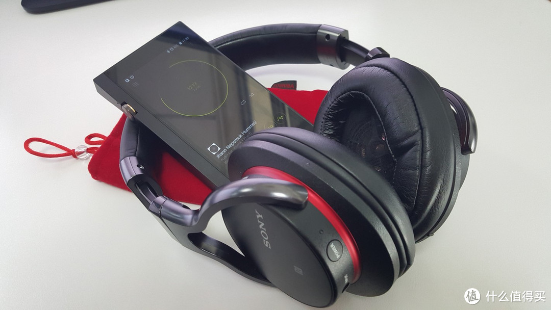 SONY 密閉型ワイヤレスヘッドホン ハイレゾ音源対応 Bluetooth対応 シルバー MDR-1ABT/S｜イヤホン、ヘッドホン 