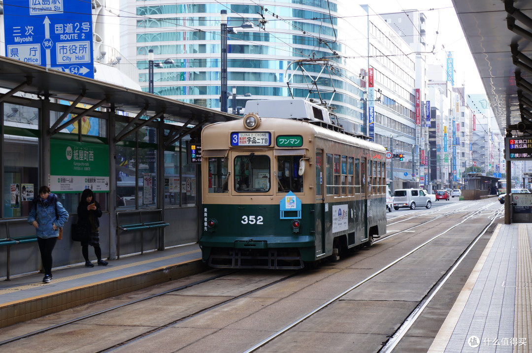 值得一提的是广岛的交通不如东京大阪方便,大部分都是有轨电车和巴士