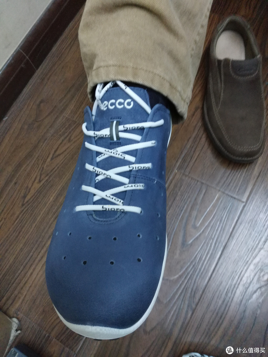 这是今年的第三双 ecco 爱步 Biom Lite 男款时尚休闲皮鞋