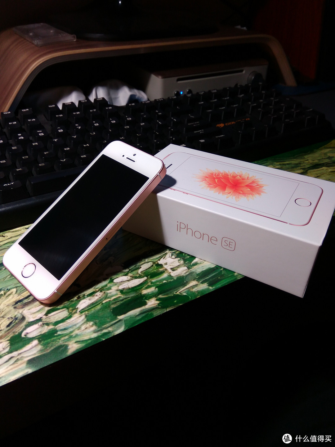 iPhone SE 玫瑰金