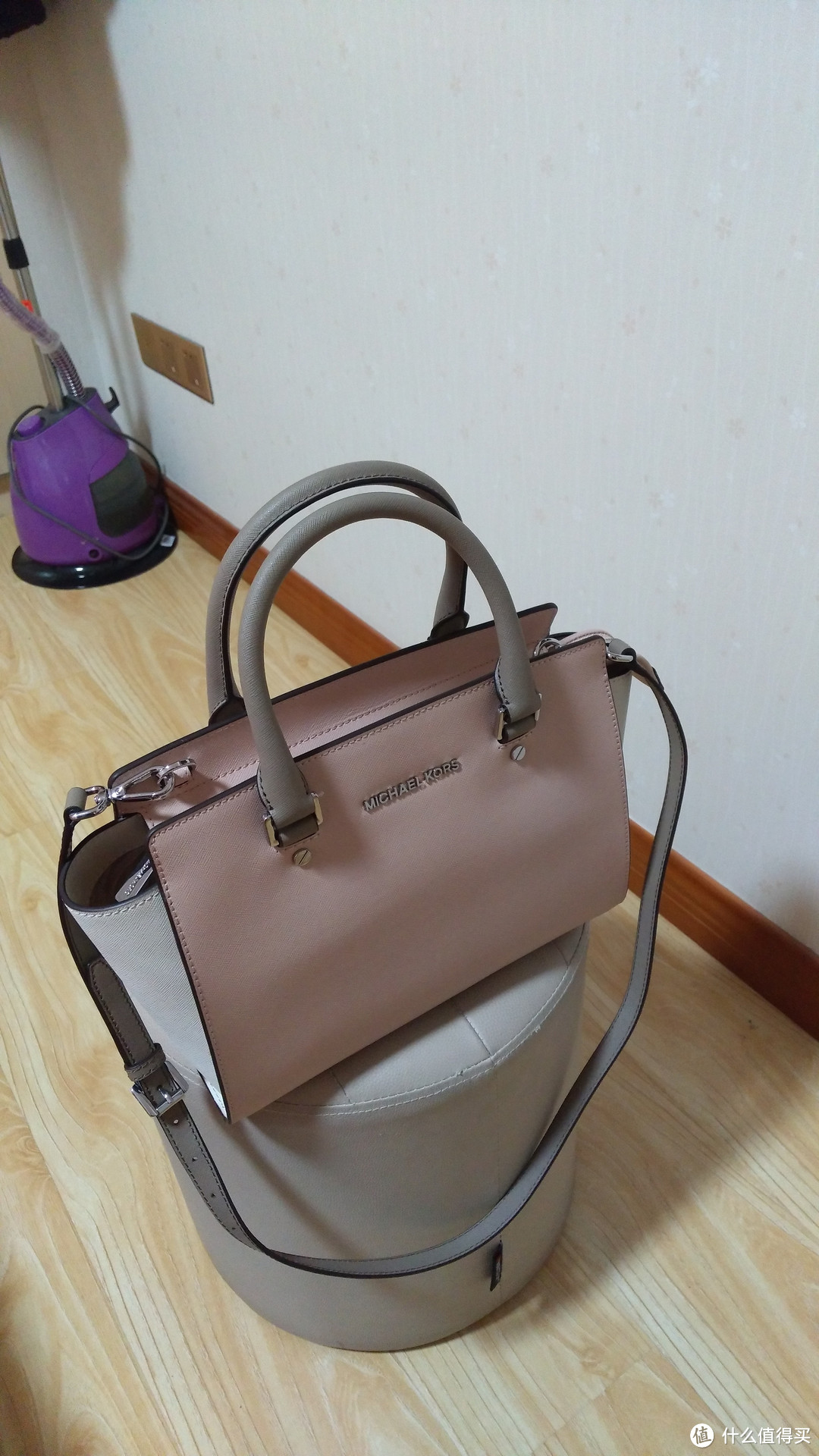 轻车熟路：梅西百货 MICHAEL KORS Selma 中号粉白相拼女包