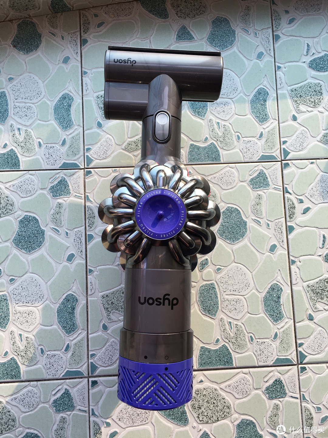 拔草成功：dyson 戴森 SV09 V6 Fluffy 手持式家用吸尘器