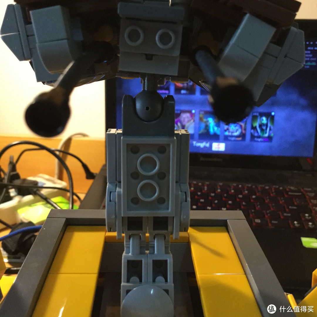 LEGO 乐高 机器人瓦力瓦力“好想约EVE去看电影”