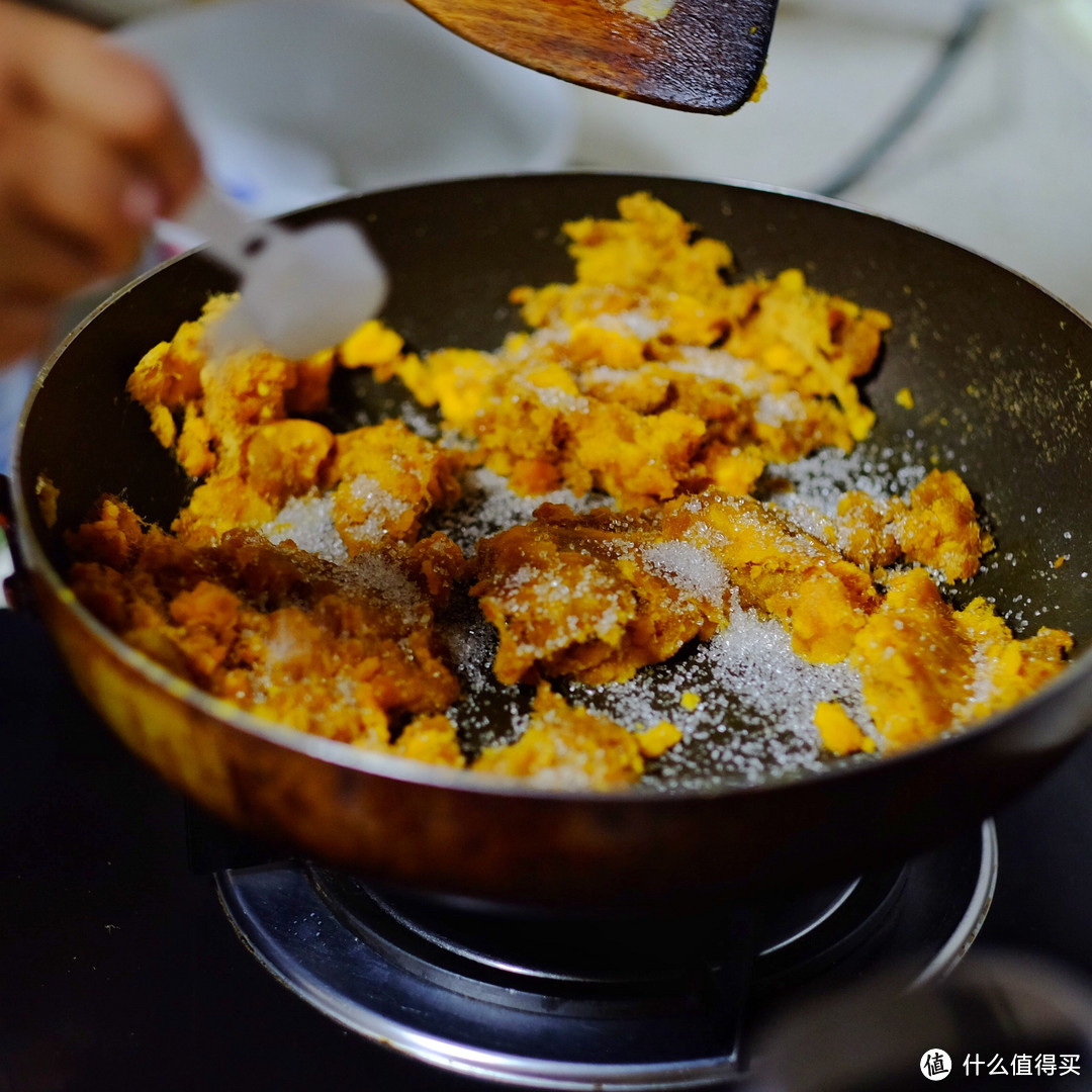 清明节节气美食——自制杏花楼咸蛋黄肉松青团