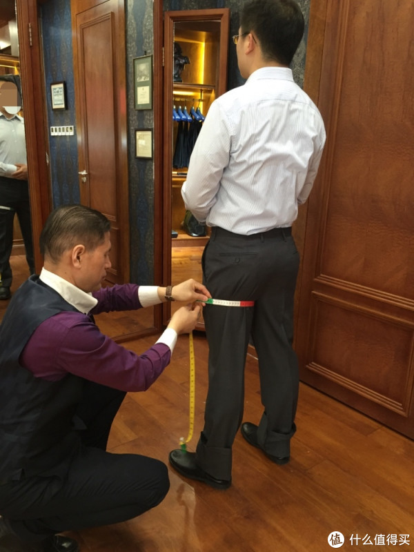 测量腿围,以前打篮球比较多,大腿比较粗