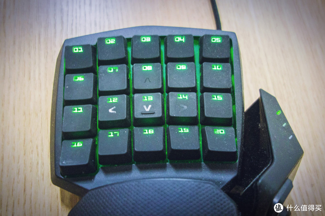 片手刃vs双手剑——RaZER 雷蛇 金丝魔蛛与黑寡妇 键盘