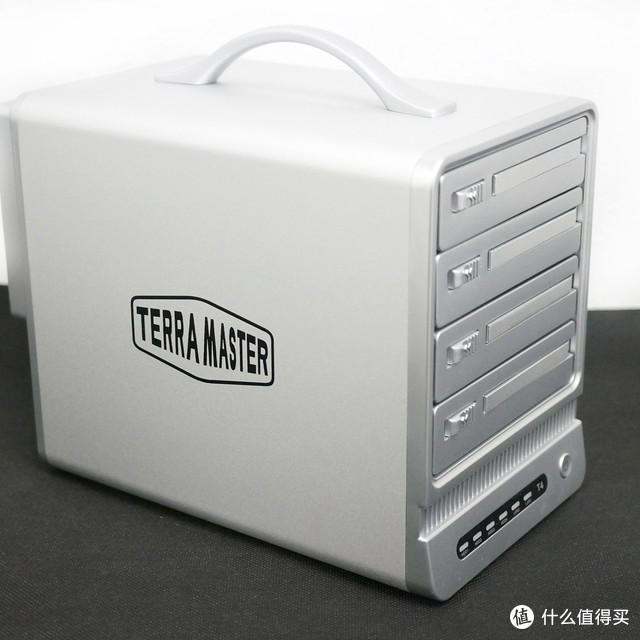 可远观而不可亵玩 — TERRAMASTER 铁威马 T4-430 轻度开箱体验