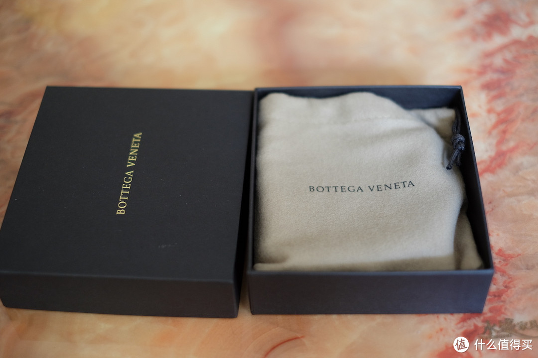 人生的第一件奢侈品：Bottega Veneta 包跌价骚蓝色钱包