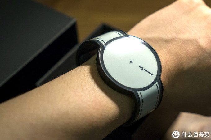 首晒# 设计终成实物:sony 索尼 fes watch 电子墨水智能手表