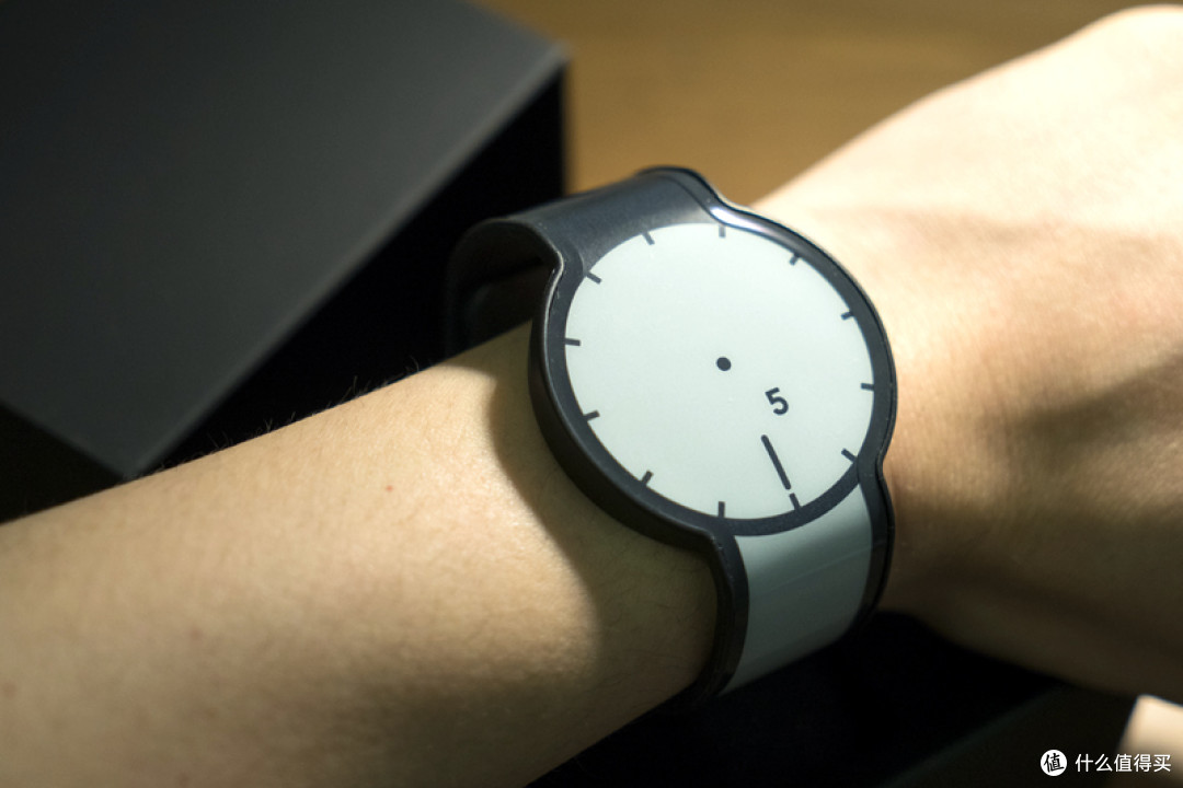 首晒# 设计终成实物:sony 索尼 fes watch 电子墨水智能手表