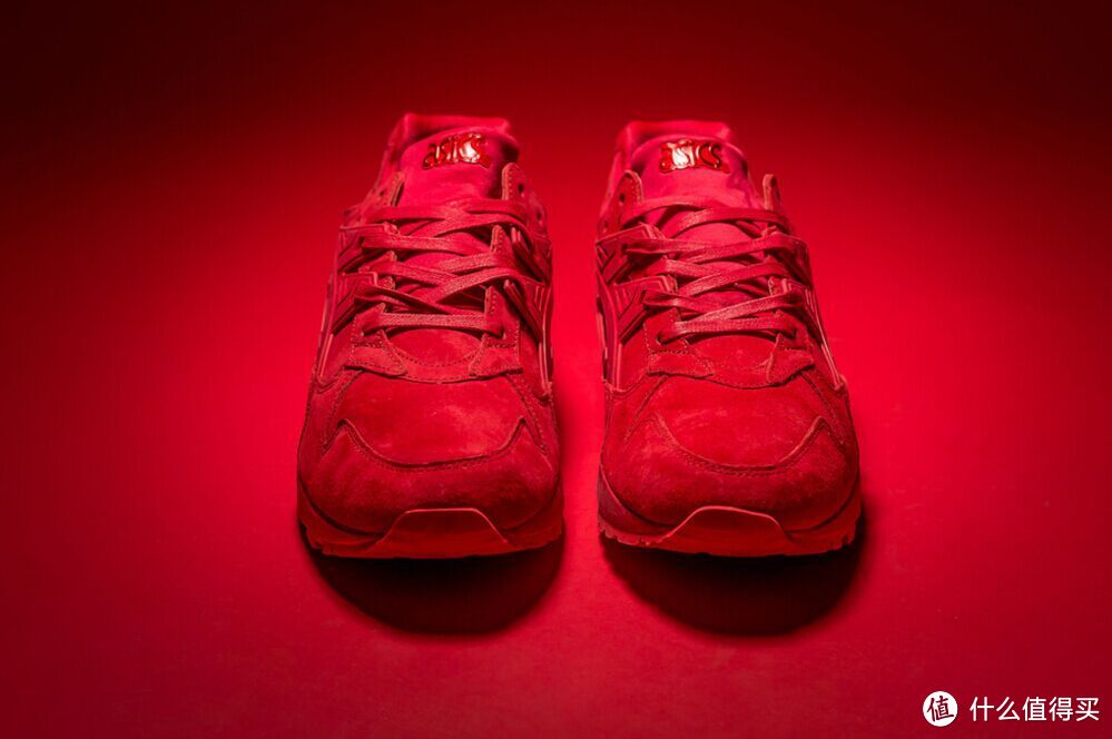 触目惊心的红：ASICS 亚瑟士 联合 Packer Shoes 推出 Triple Red 鞋款