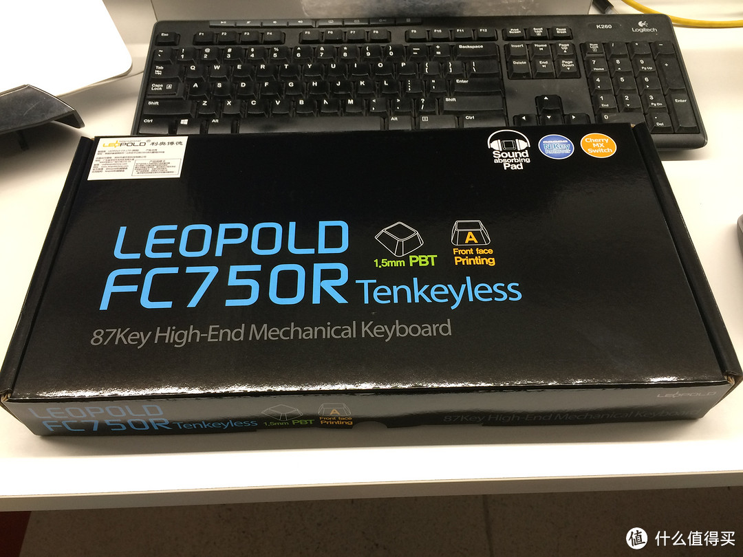 一触即发的极致手感：Leopold FC750R 白色红轴机械键盘