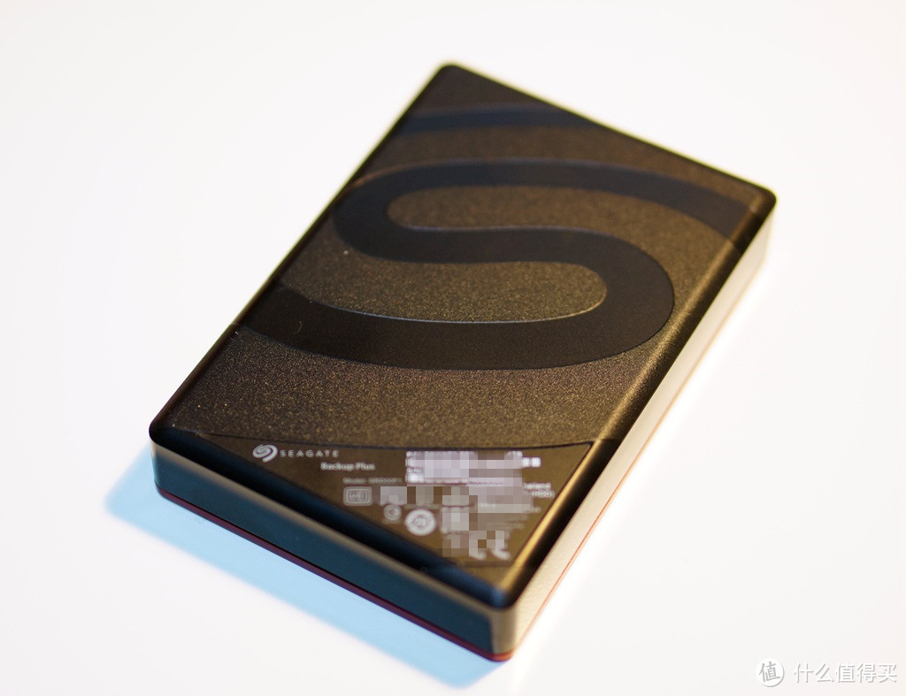 小巧的移动仓库——SEAGATE 希捷 Backup Plus 新睿品4TB便携式移动硬盘