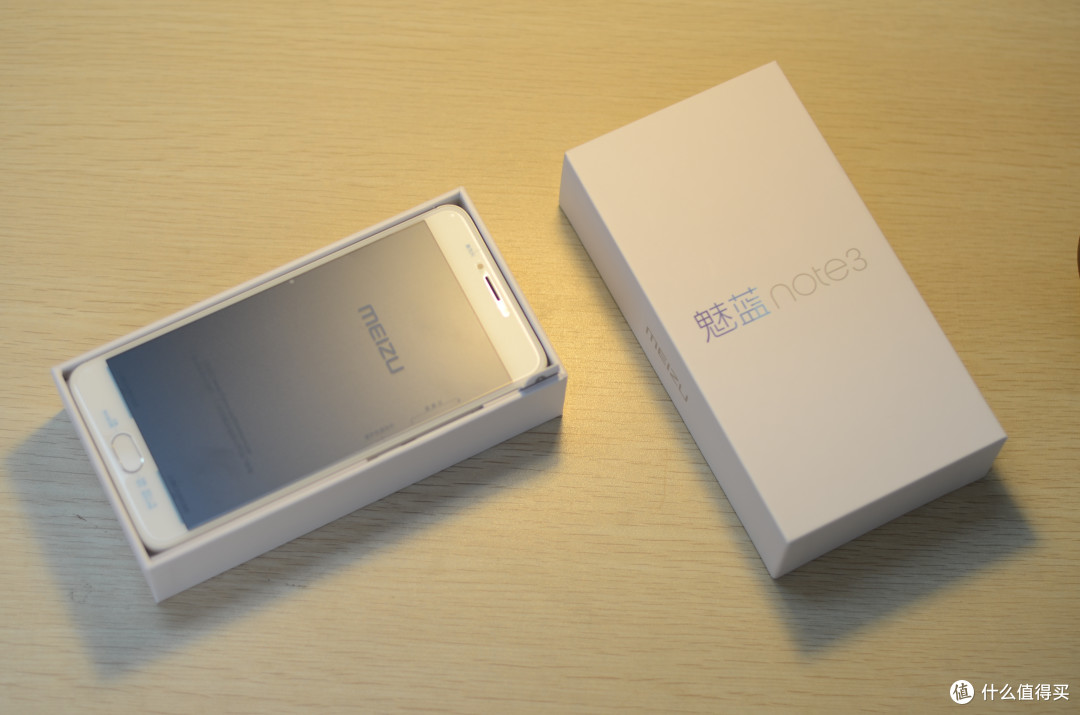 #本站首晒# 谁说旗舰机才有2.5D?MEIZU 魅族 魅蓝 Note3 银白色 开箱