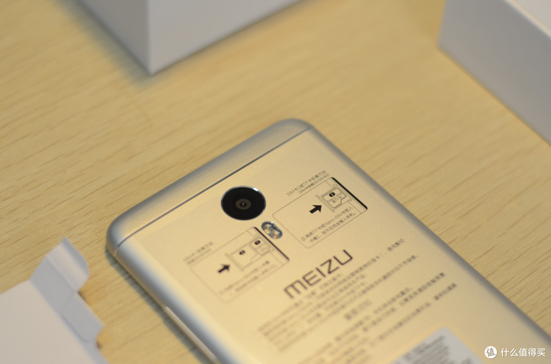#本站首晒# 谁说旗舰机才有2.5D?MEIZU 魅族 魅蓝 Note3 银白色 开箱