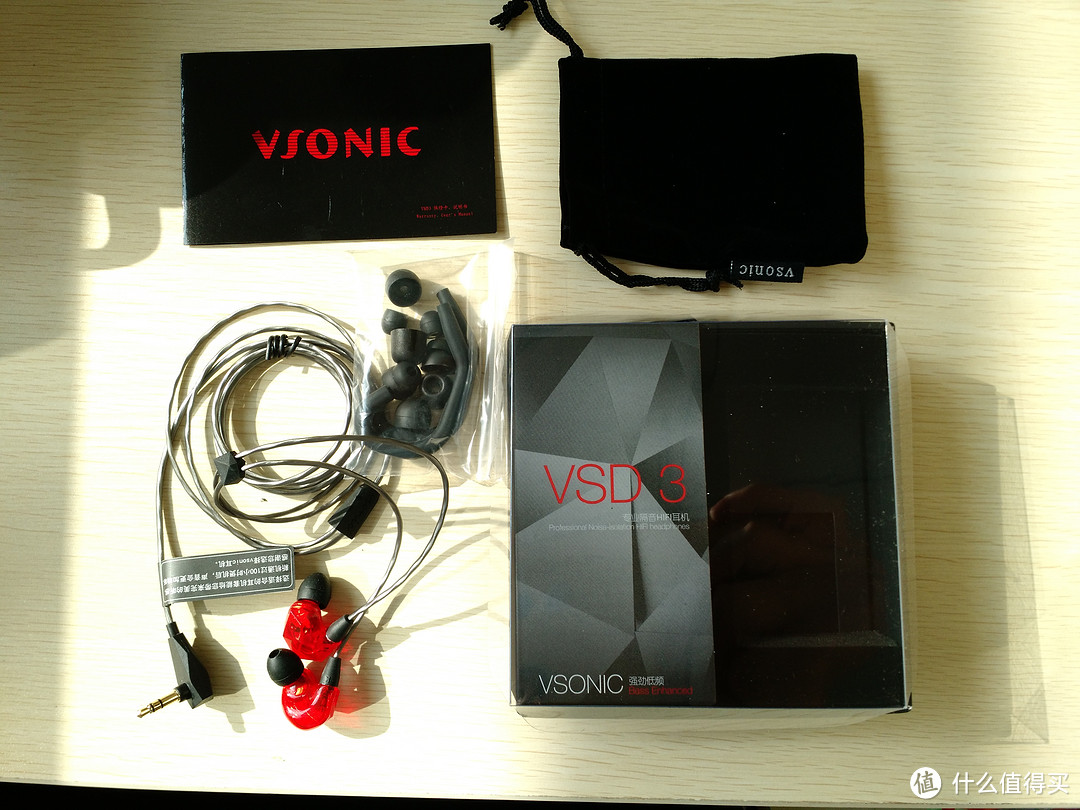 颜值声音双优，值得剁手：VSONIC 威索尼克 vsd3入耳式耳机 骚红开箱