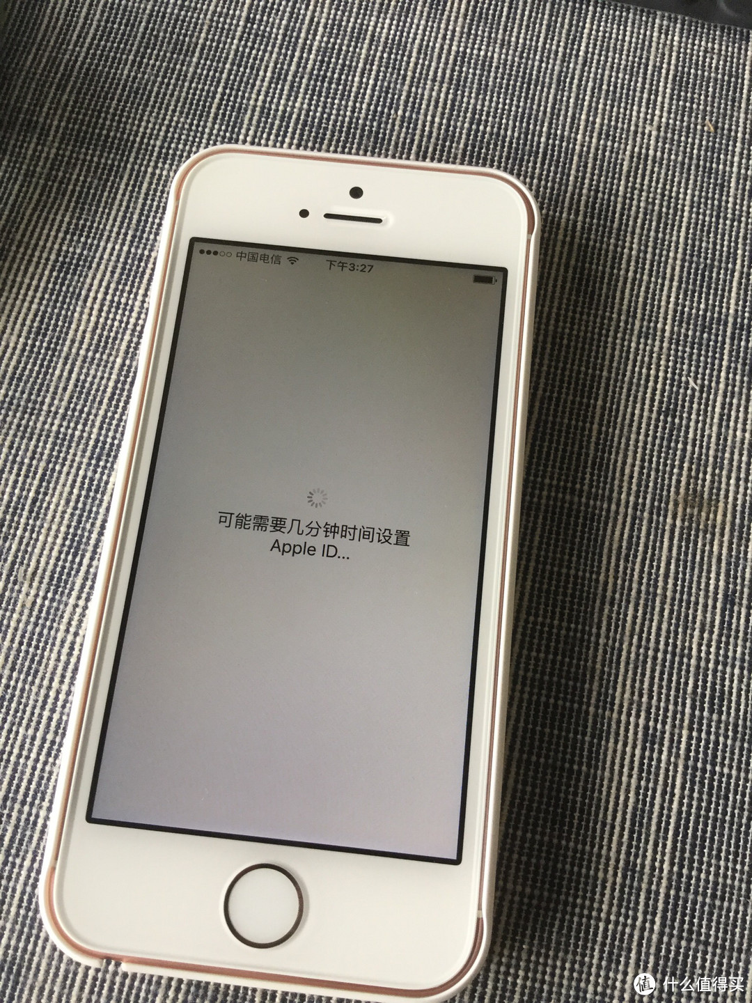 欧耶！全中！——Apple 苹果 iPhone SE 玫瑰金智能手机 64G 骚男版开箱