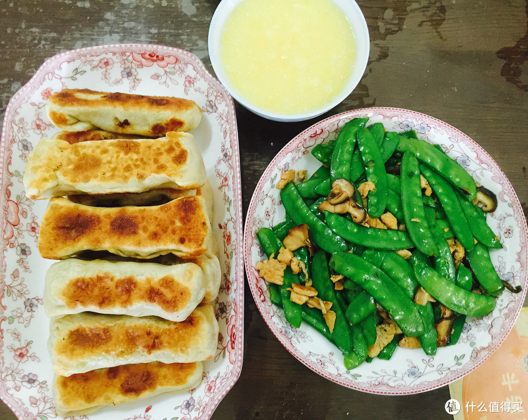 周末给家人做一顿午餐吧：老北京名吃褡裢火烧+炒荷兰豆+玉米糊糊