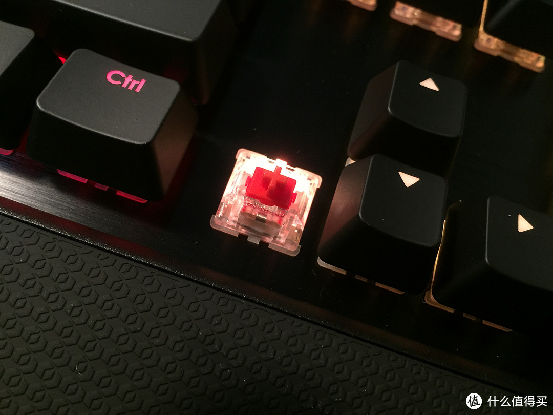 为游戏而生-芝奇G.SKILL KM780 RGB红轴机械式键盘