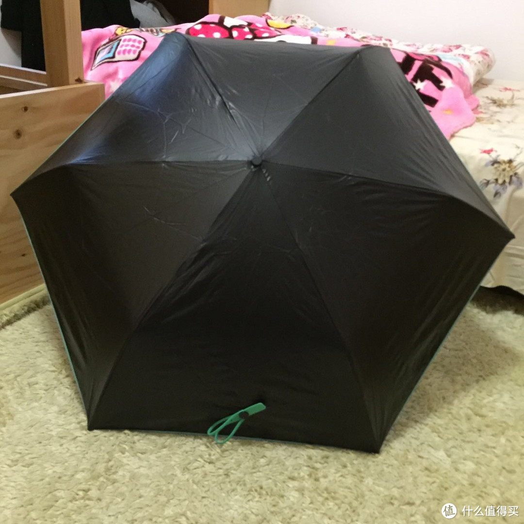 意外买了一把下雨不能用的伞：蕉下超轻防晒小黑伞