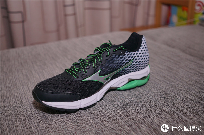 脚感很不错的一双跑鞋:Mizuno 美津浓 Wave Rider 18 次*级缓震