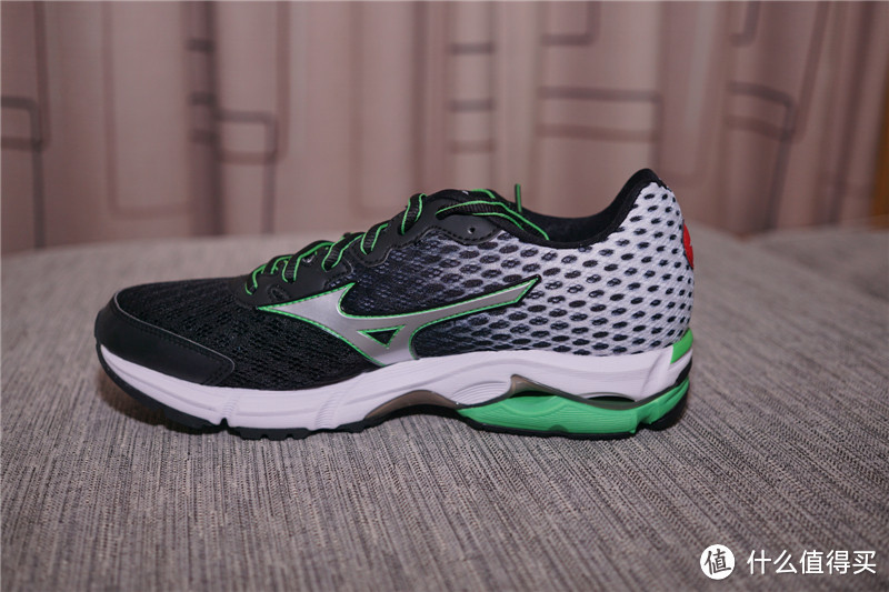 脚感很不错的一双跑鞋:Mizuno 美津浓 Wave Rider 18 次*级缓震