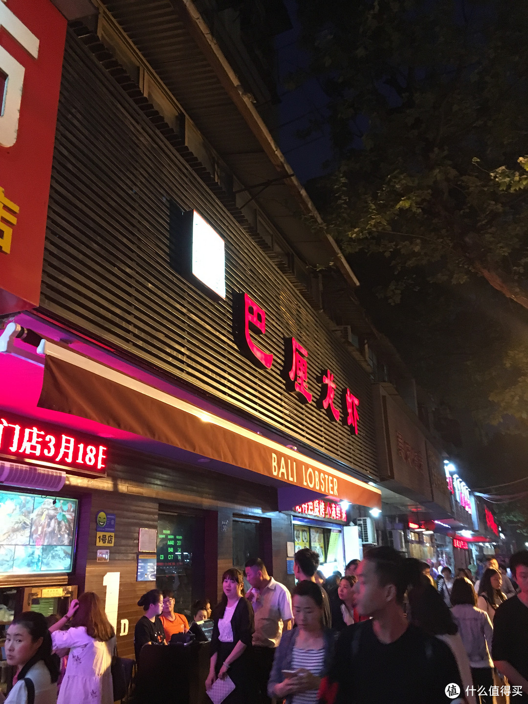 短暂的吃在武汉，我还会回来的！——两顿小龙虾、点吧过早和随拍