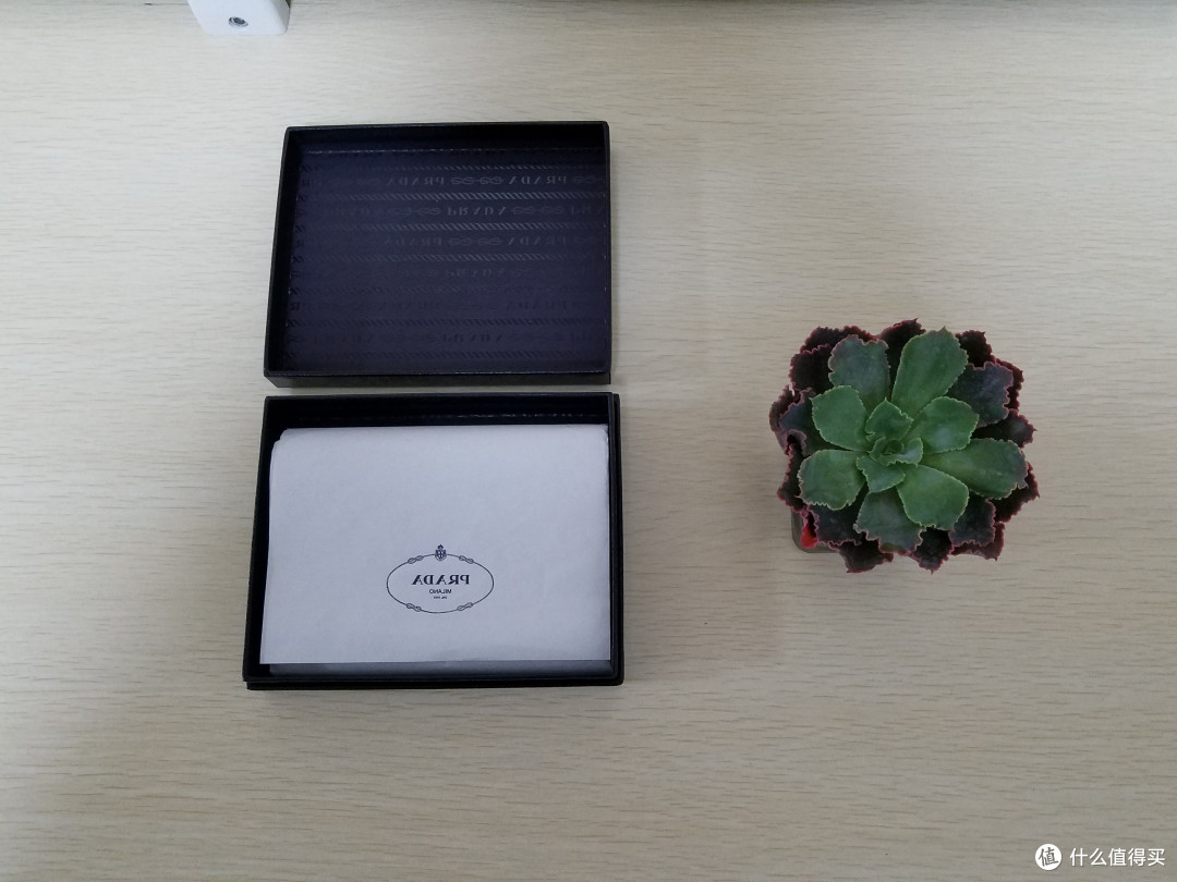 伪清新骚年买包记:PRADA 2M0010 SAFFIANO NERO 男士短款钱夹