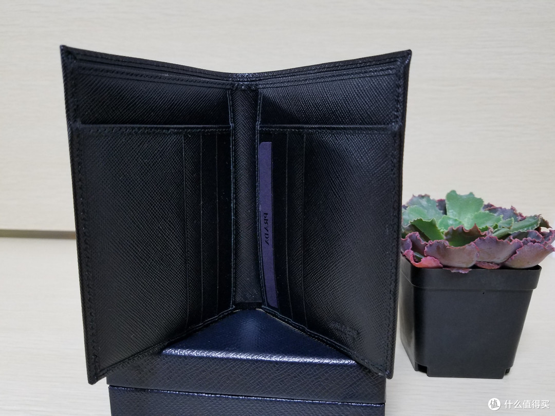 伪清新骚年买包记:PRADA 2M0010 SAFFIANO NERO 男士短款钱夹